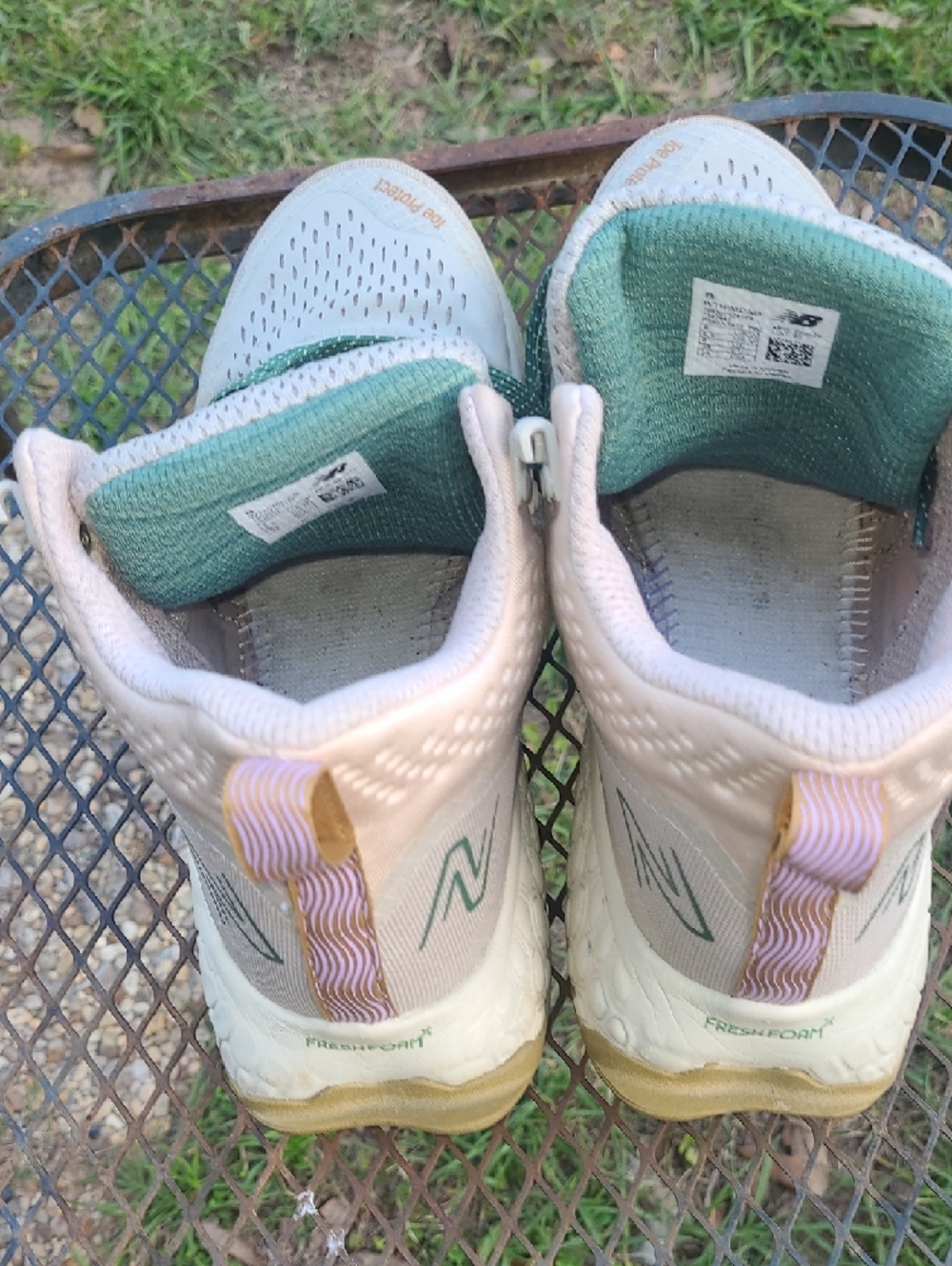 New Balance Women’s Fresh Foam Hierro Ht Vibram Trail Sneakers Size 8 - Picture 7 of 9